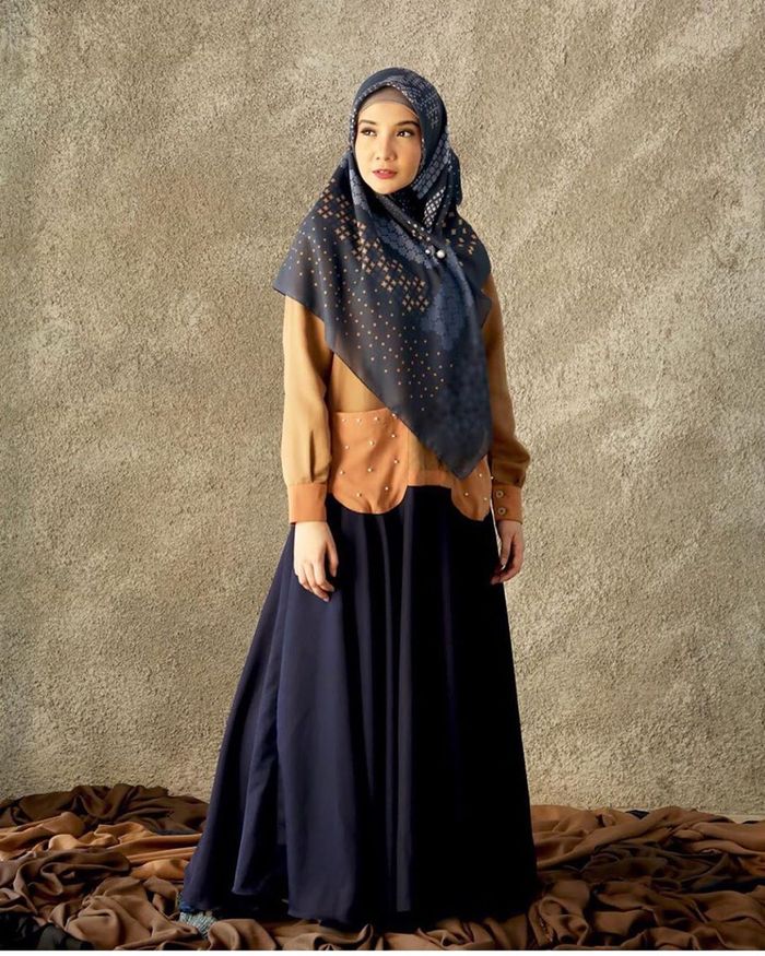 Inspirasi Baju Gamis  Syar i ala Zaskia  Sungkar  Untuk 