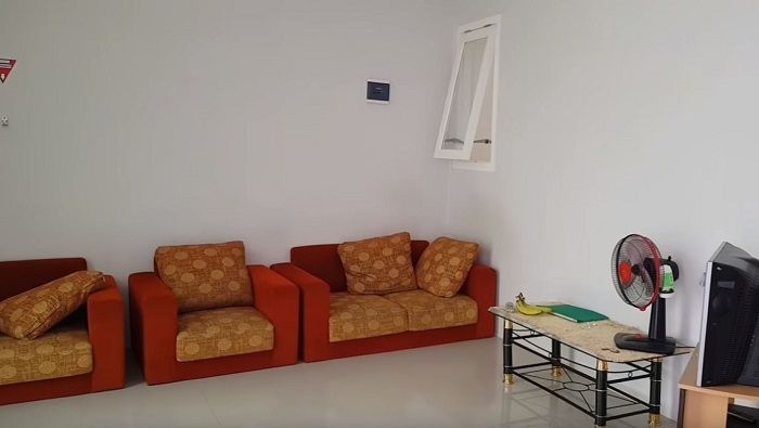 Ruang santai untuk para ART Bu Dendy