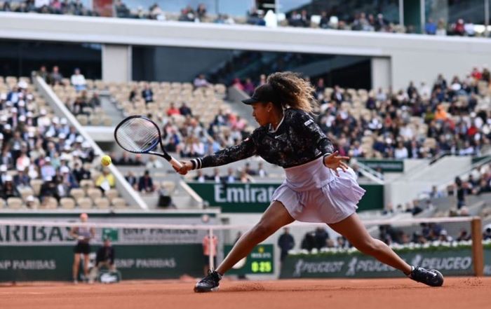 Aksi petenis asal Jepang, Naomi Osaka pada babak pertama French Open 2019, Selasa (28/5/2019)
