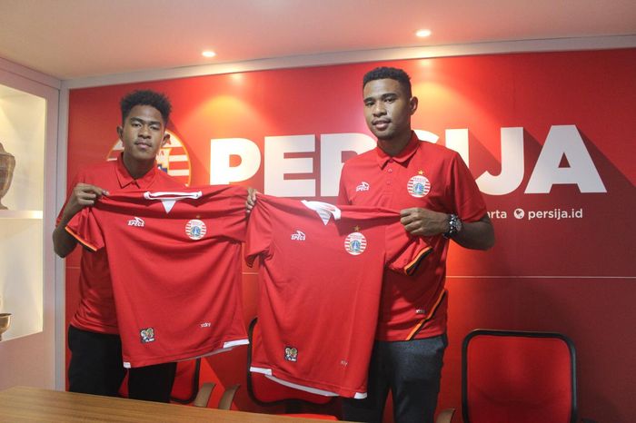 Braif Fatari dan Brian Fatari resmi menjadi bagian Persija Jakarta / Media Persija
