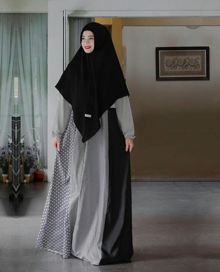 Inspirasi gaya busana hijab Jihan Fahira
