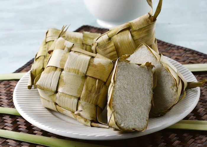Simak tips memilih ketupat matang berikut ini