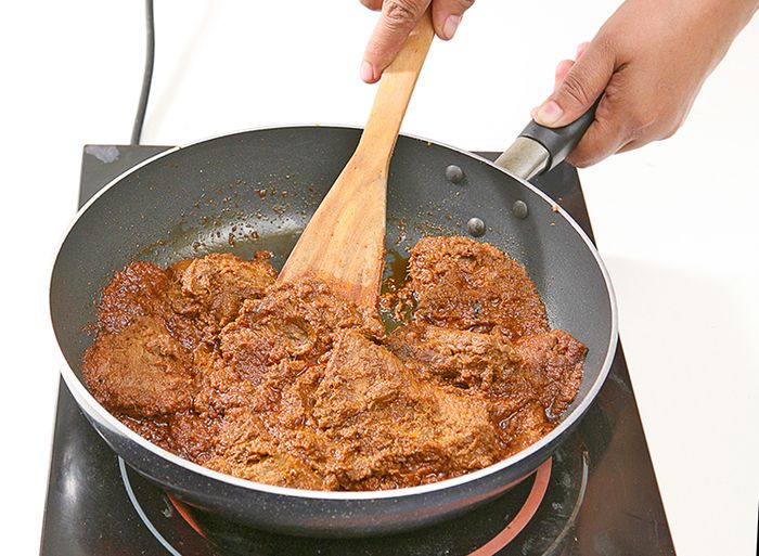 Cara Mengaduk Agar Rendang Tidak Hancur