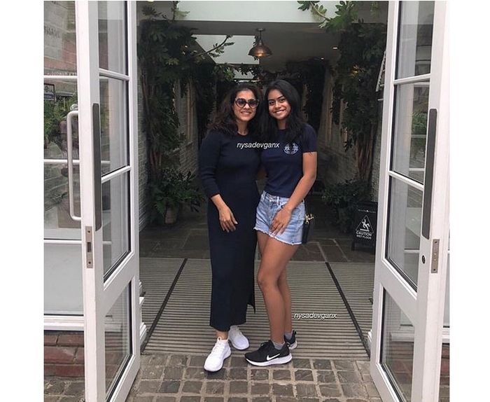 Gaya kasual Nysa Devgan dan Kajol