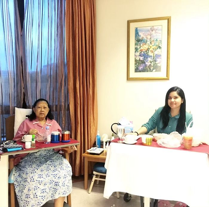 Annisa Pohan dan <a href='https://batam.tribunnews.com/tag/ani-yudhoyono' title='Ani Yudhoyono'>Ani Yudhoyono</a> menikmati buka puasa bersama.