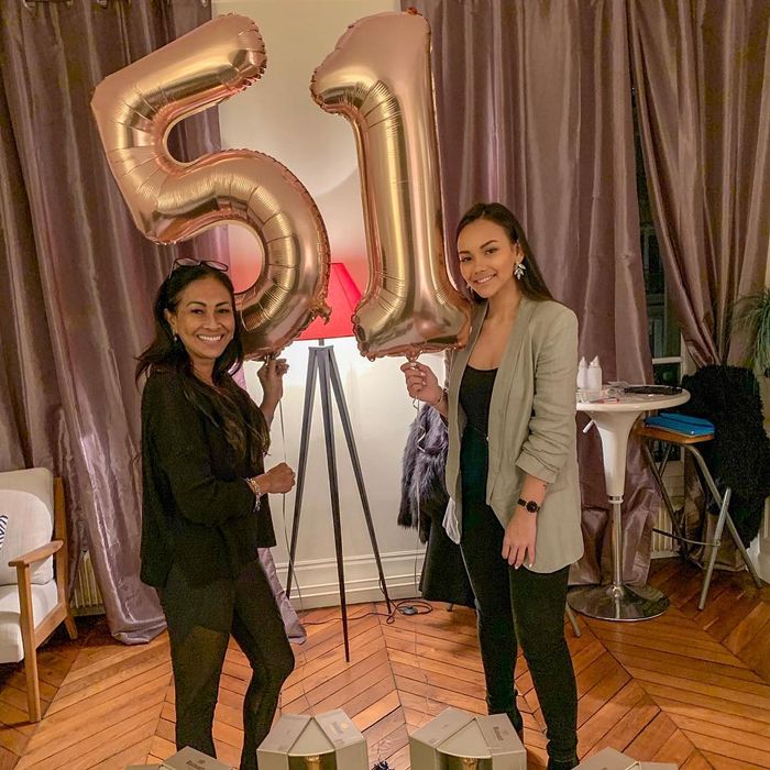 Risa Dewi Maret kemarin merayakan ulang tahunnya yang ke-51.