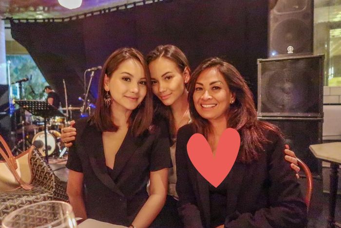 Potret Risa Dewi bersama kedua bidadarinya, Alexandra dan Alyssa Daguise.