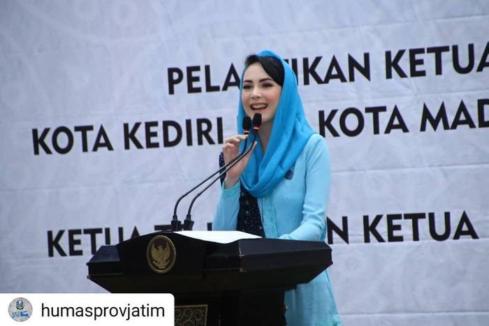 Arumi Bachsin kerap hadir di acara kedinasan.

