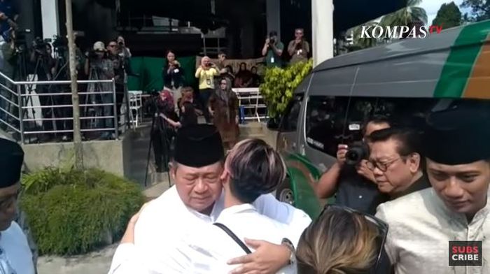 Susilo Bambang Yudhoyono, mendapat ucapan duka cita dari Pimred Kompas TV, Rosiana Silalahi di KBRI Singapura, Sabtu (1/6/2019).