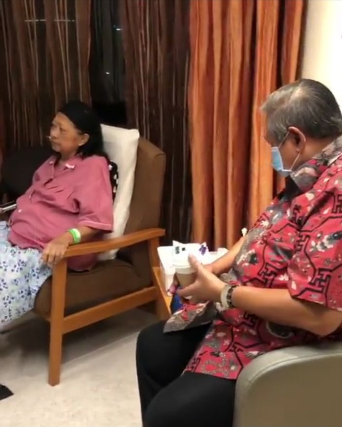 SBY datang membawa kopi latte