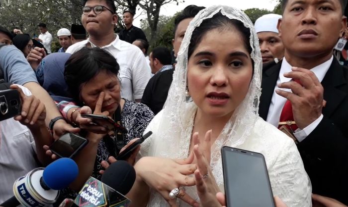 Annisa Pohan ditemui usai pemakaman Ani Yudhoyono di TMP Kalibata, Jakarta Selatan, Minggu (2/6/2019).