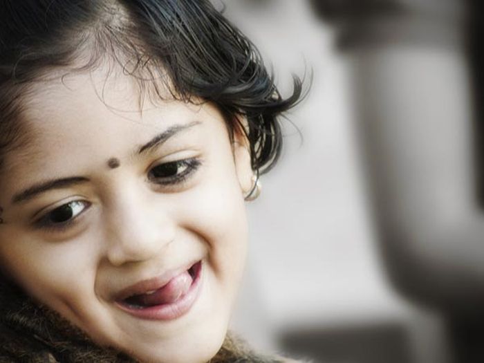 Ilustrasi lidah melengkung