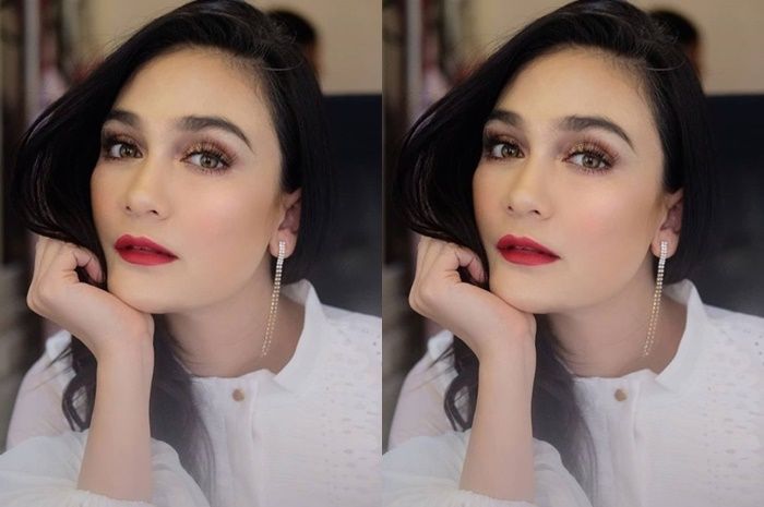 Gaya makeup bold ala Luna Maya untuk Lebaran