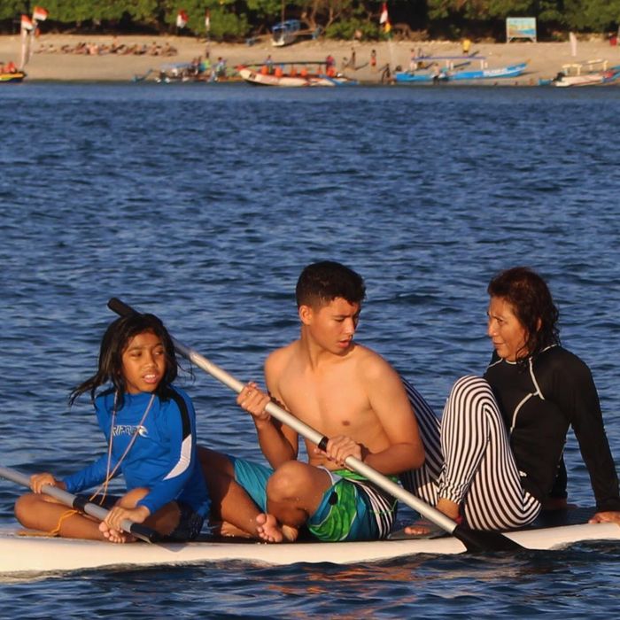 Alvy Xavier bersama ibu dan adiknya