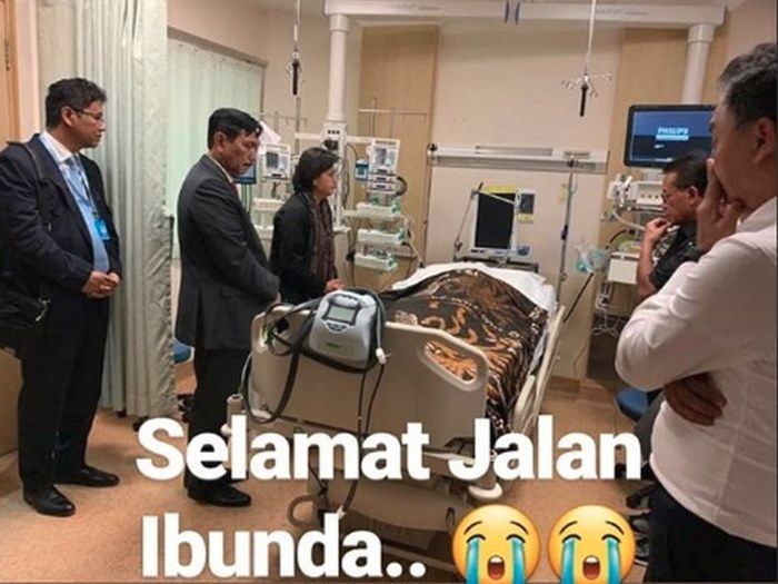 Kain batik pilihan Ani Yudhoyono digunakan untuk penutup jenazahnya