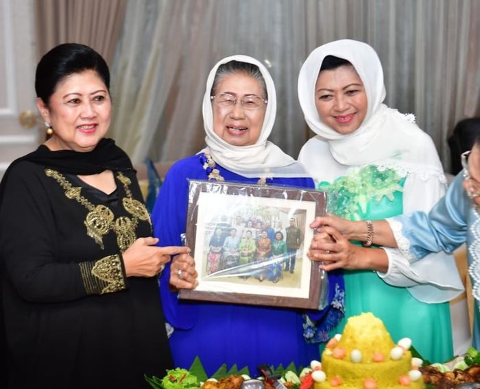 Alm. Ani Yudhyono - Mastuti Rahayu