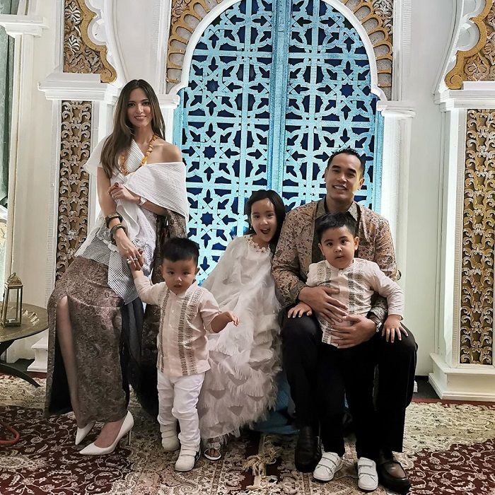 Lebaran Bareng para Menantu Keluarga Bakrie, Nia Ramadhani Jadi Sorotan Gara-gara Gaya Busananya Dianggap Tak Sopan