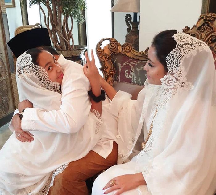 Lebaran di rumah Bambang dan Mayangsari