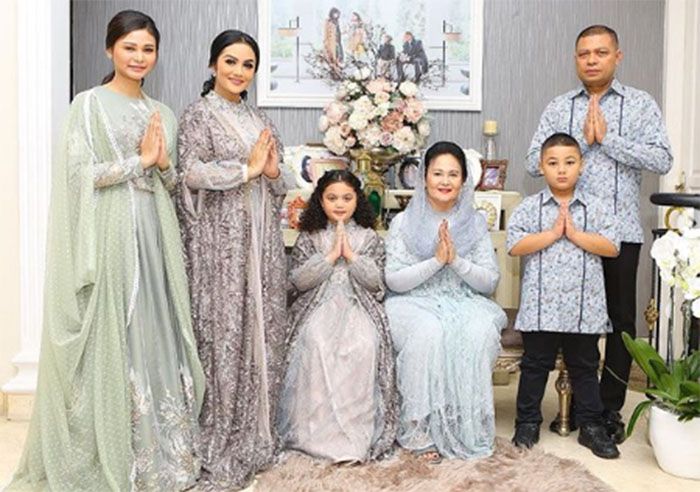 Seragam Lebaran yang khusus dibuat oleh KD mencapai puluhan juta