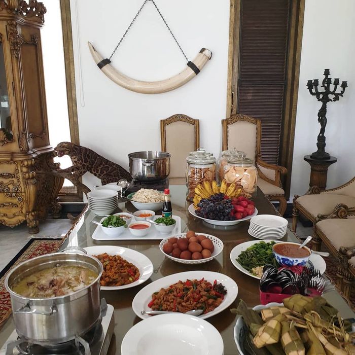 Potret ruang makan di rumah Mayangsari