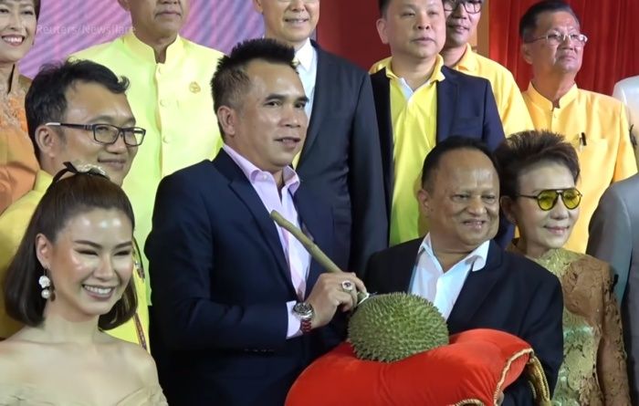 Pengusaha pemenang lelang