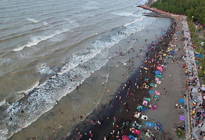 Rekaman Visual Kemeriahan Tempat Wisata Sewaktu Libur