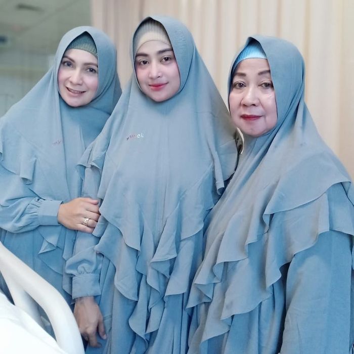 Dewi Perssik berlebaran di rumah sakit.