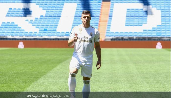 Penyerang anyar Real Madrid, Luka Jovic, diperkenalkan ke publik pada 12 Juni 2019.