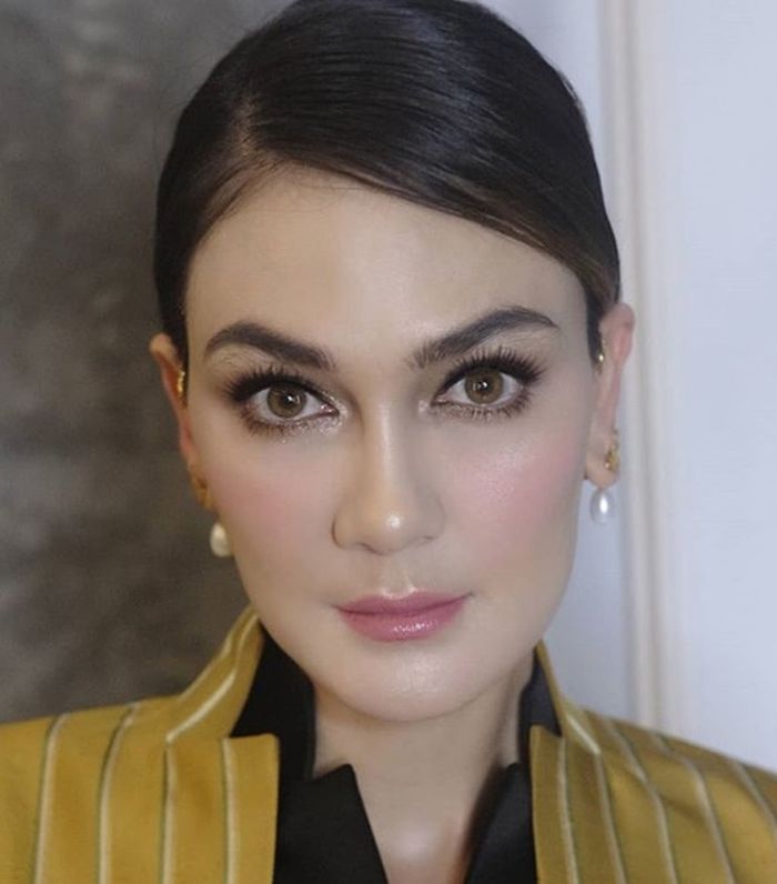 Cantik dari Dulu, Foto Terbaru Luna Maya dengan Bibir ...