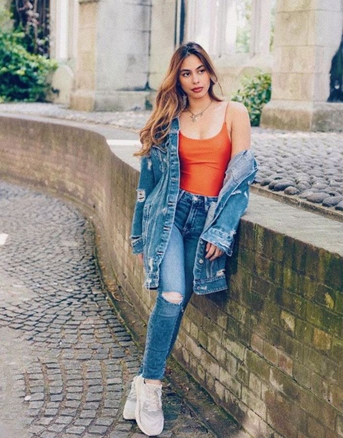 Tiru Gaya Sporty Valerie Thomas Dengan Tanktop Oranye Seksi Banget Semua Halaman Stylo Tiru Gaya Sporty Valerie Thomas Dengan Tanktop Oranye Seksi Banget Semua Halaman Stylo