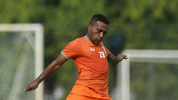 Winger Borneo FC, Terens Puhiri, saat mengikuti latihan tim di Lapangan Yogyakarta Internasional School.