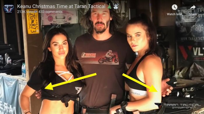 Posisi tangan Keanu Reeves saat berfoto bersama wanita menjadi perhatian.