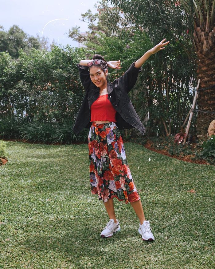 3 Ootd Alika Islamadina Cukup Dengan 1 Model Rok Floral Kece Abis Semua Halaman Cewekbanget 3 Ootd Alika Islamadina Cukup Dengan 1 Model Rok Floral Kece Abis Semua Halaman Cewekbanget