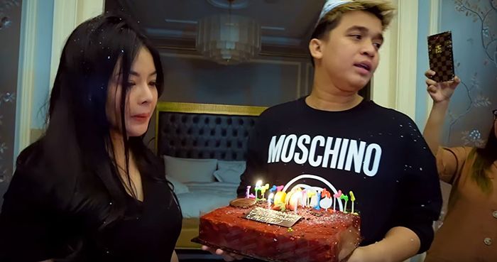 Billy berikan kue coklat yang super mahal
