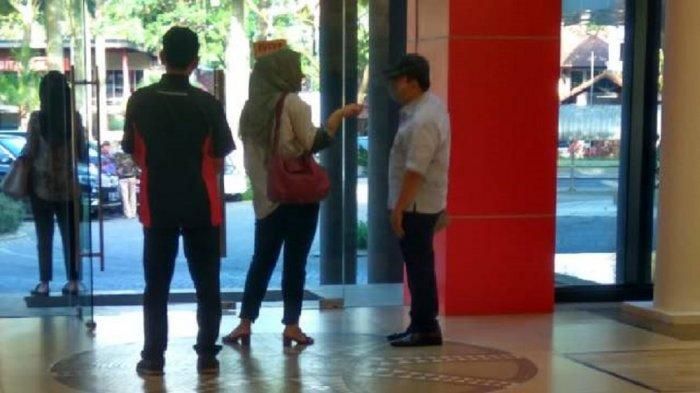 Setya Novanto dan isrrinya di foto yang tersebar