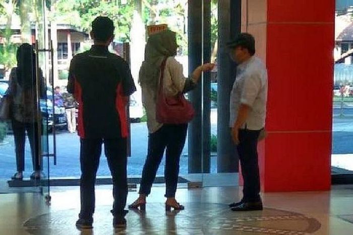 Foto pertama yang beredar. Dalam foto diduga terpidana korupsi KTP elektronik, Setya Novanto, sedang berada plesiran di Padalarang, Kabupaten Bandung Barat, Jawa Barat, Jumat (14/6/2019). Akibat beredarnya foto ini, Setnov dipindah dari Lapas Sukamiskin Bandung ke Lapas Gunung Sindur, Kabupaten Bogo