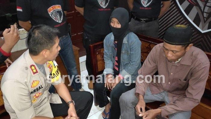 
Lasmi dan Hartono saat diinterogasi polisi.