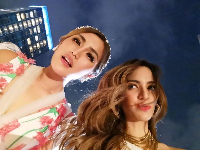 Nia Ramadhani turut menghadiri acara tunangan Jessica Iskandar dan Richard Kyle