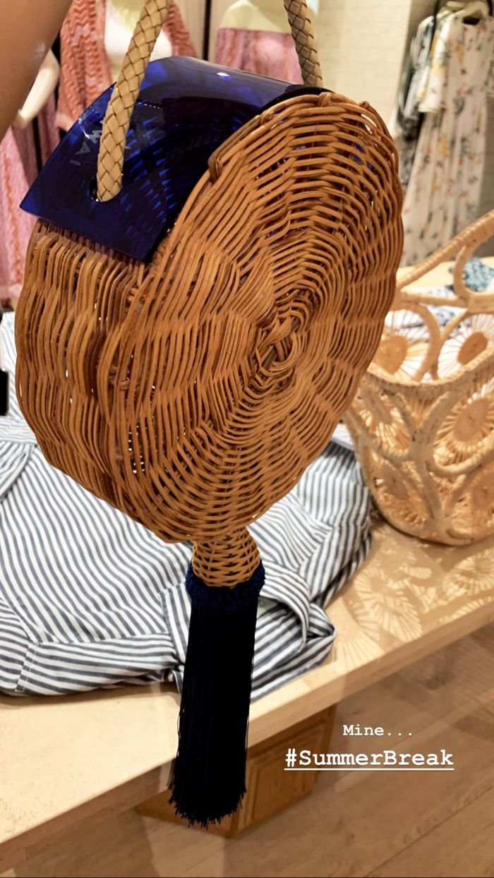 Unggahan instastory tas terbaru Syahrini yang dibeli di bulan madu di Bora-Bora