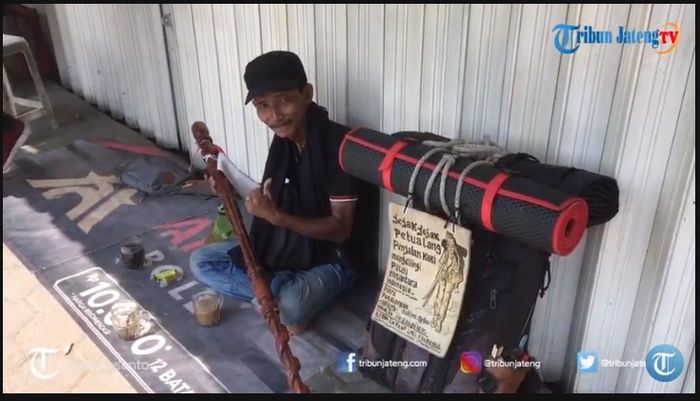 Pak De Tyo, berjalan kaki dari Aceh ke Papua 19 tahun lamanya.