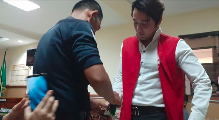 Kriss Hatta saat menjalani sidang.