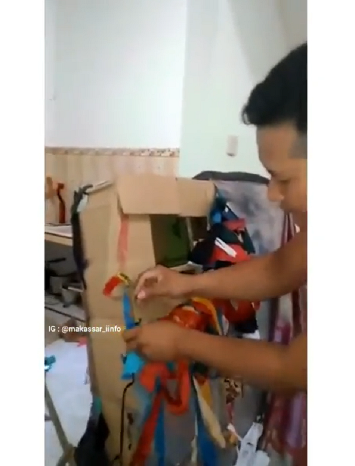 Penampakan isi spring bed saat dibongkar.