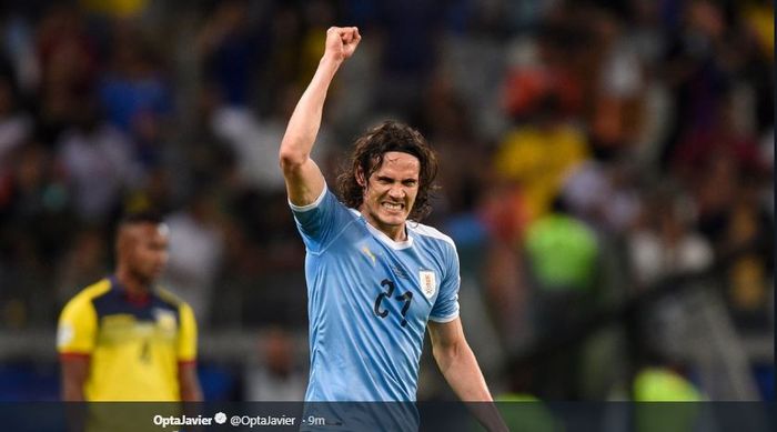 Penyerang timnas Uruguay, Edinson Cavani, merayakan gol saat menghadapi Ekuador pada laga Grup C Copa America 2019, 16 Juni 2019.