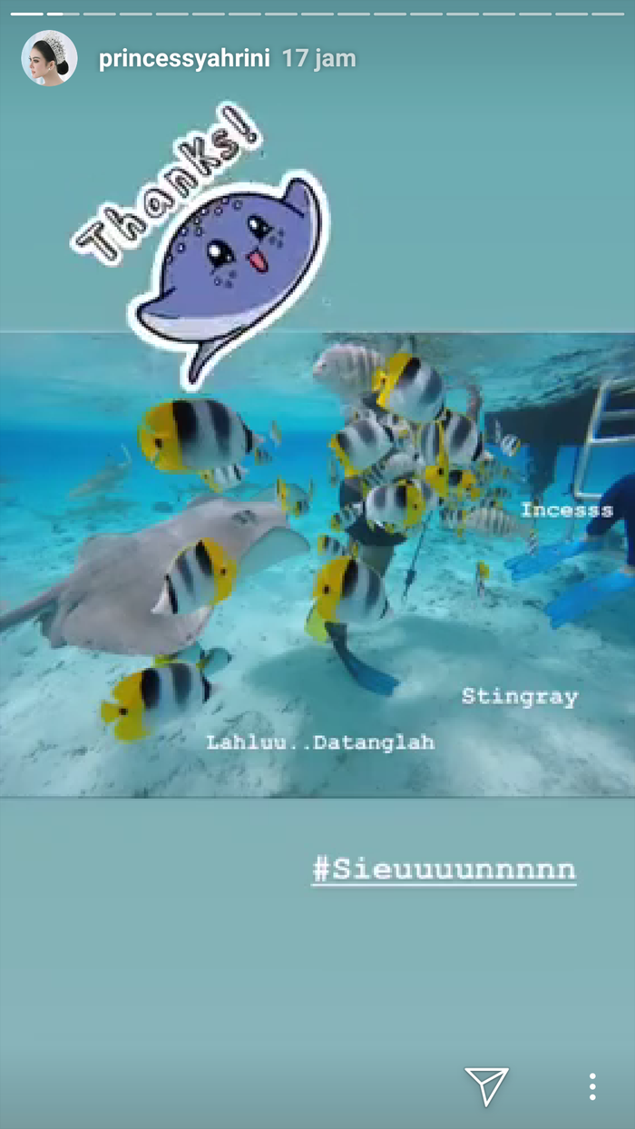 Syahrini saat snorkeling di Bora Bora