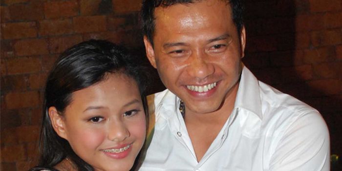Penampilan Aurel mulai mengenal riasan wajah