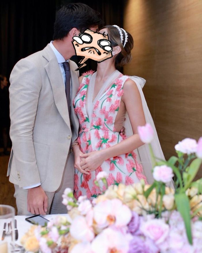 Jessica Iskandar dan Richard Kyle berpose mesra di acara pertunangan mereka