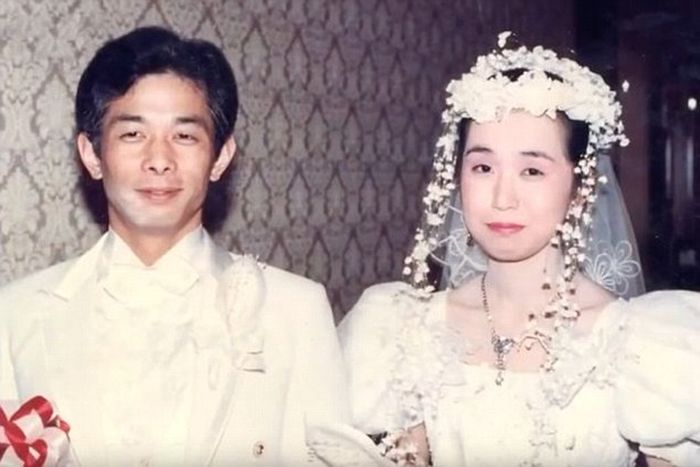 Foto pernikahan Otou Katayama dan istrinya, Nara.