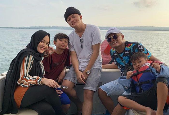 Sule luangkan waktu berlibur dengan keempat anaknya
