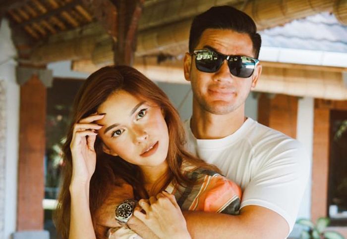 Nana Mirdad, istri dari Andrew White