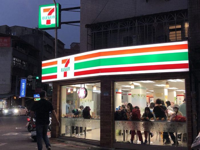 Ilustrasi 7-Eleven 